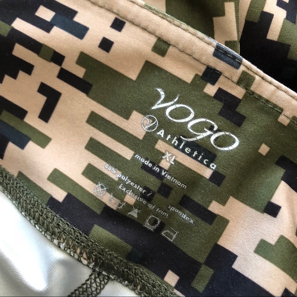 Women’s VOGO Athletica Digital Camo Crop Leggings - Picture 5 of 6